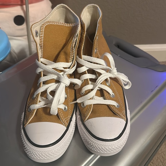 Converse High Top - Picture 2 of 5